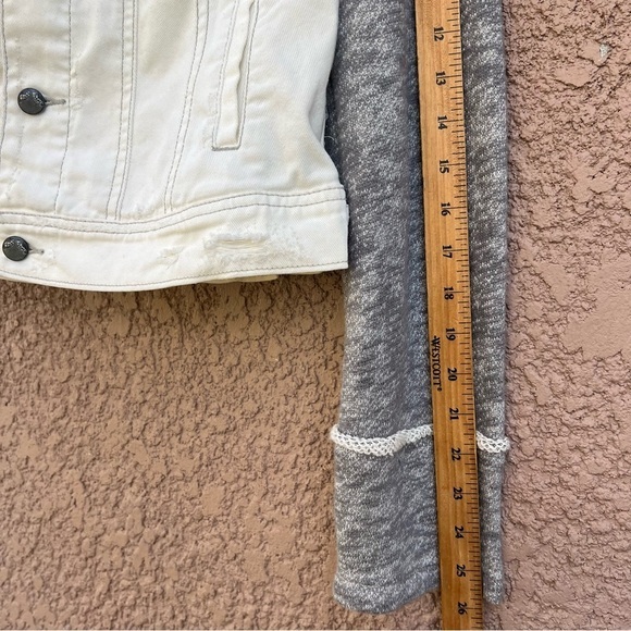 Free People‎ distressed denim jacket with knit sleeves and hood - Size M - Picture 12 of 12